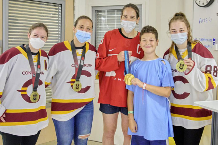 Photo Gallery: Concordia Women's Hockey visits Sainte-Justine Hospital