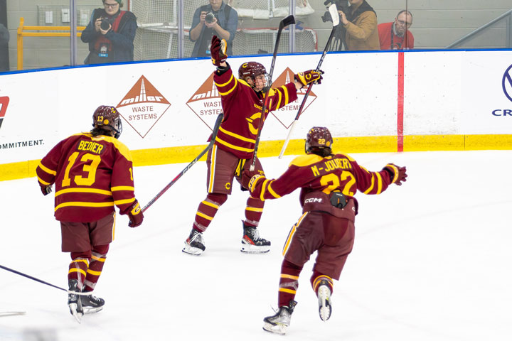 Drapeau scores hat-trick as women's hockey beat StFX in U SPORTS quarterfinal