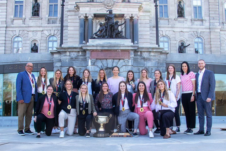 The Stingers brought their championship trophies and gold medals to Quebec City.