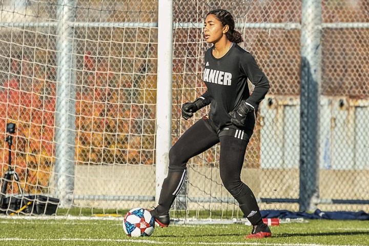 Anna Bianca Stevens-Cardin was the top goalkeeper in the RSEQ Cégep conference in 2021.