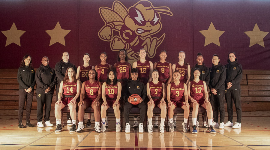 Basketball (W) 2021 Team Photo
